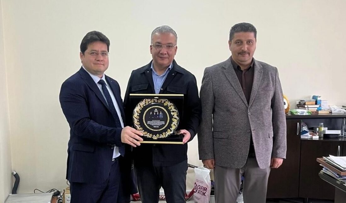 Bolvadin Belediye Başkanı Derviş Aynacı ve MHP Bolvadin İlçe Başkanı