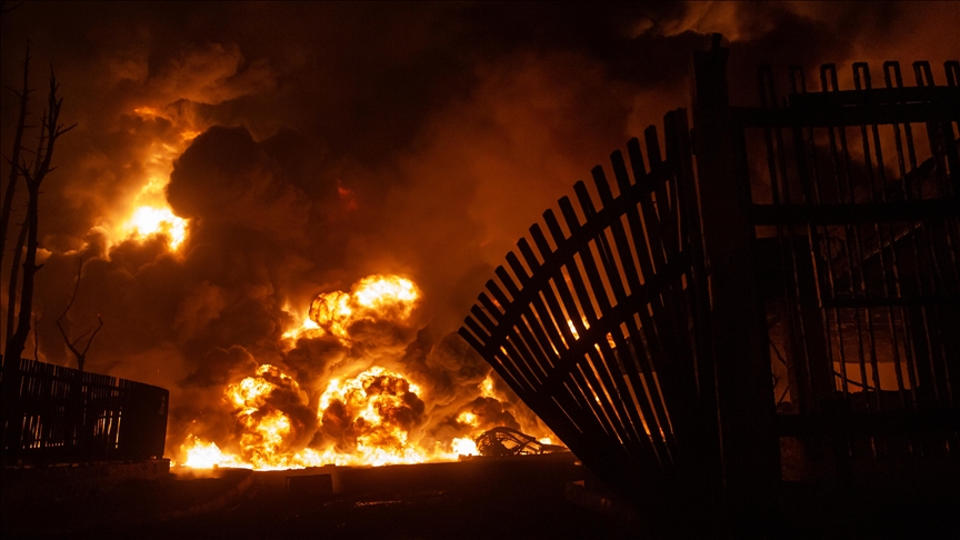 ABD ve İsrail'in İran'a saldırıları altındaki başkent Tahran'da patlama seslerinin