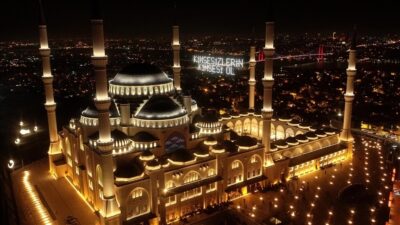 Kur'an-ı Kerim'de "bin aydan daha hayırlı" olarak bildirilen Kadir Gecesi