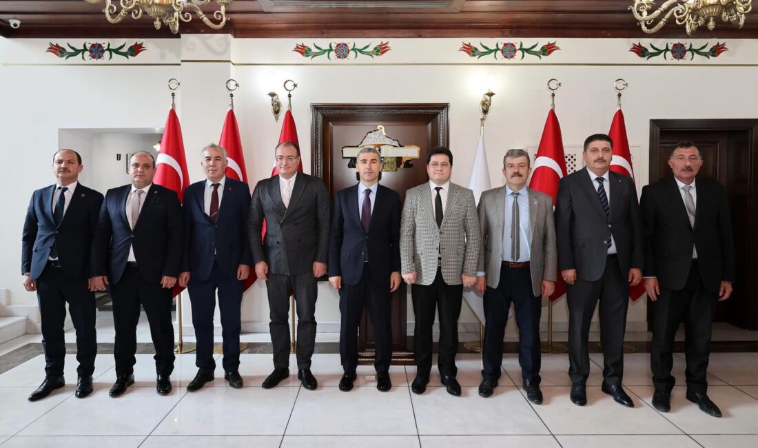 Afyonkarahisar’ın Bolvadin ilçesinden oluşan geniş bir heyet, Naci Aktaş’a hayırlı