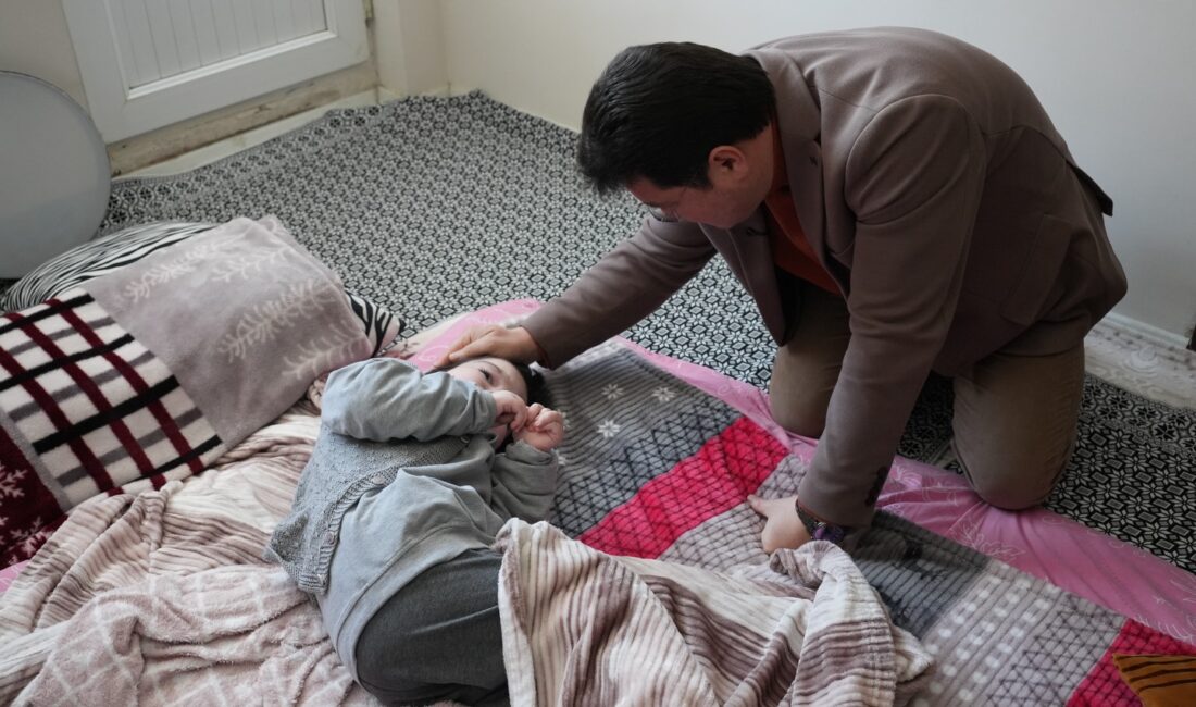 Bolvadin’de Belediye Başkanı Derviş Aynacı, vatandaşlarla buluşmaya ve onların ihtiyaçlarını