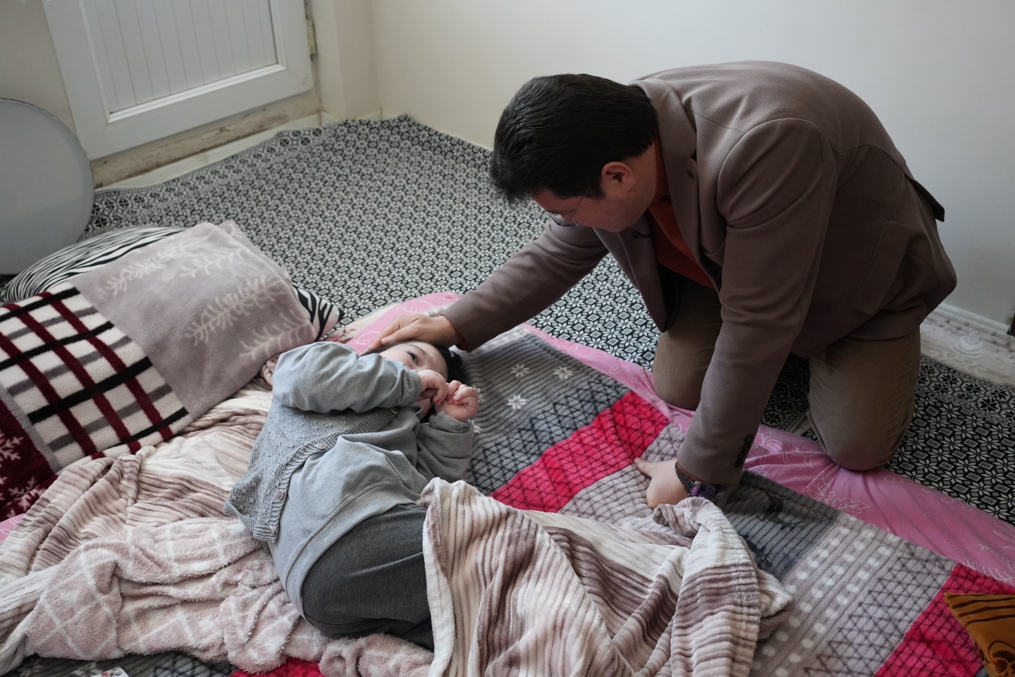 Bolvadin’de Belediye Başkanı Derviş Aynacı, vatandaşlarla buluşmaya ve onların ihtiyaçlarını