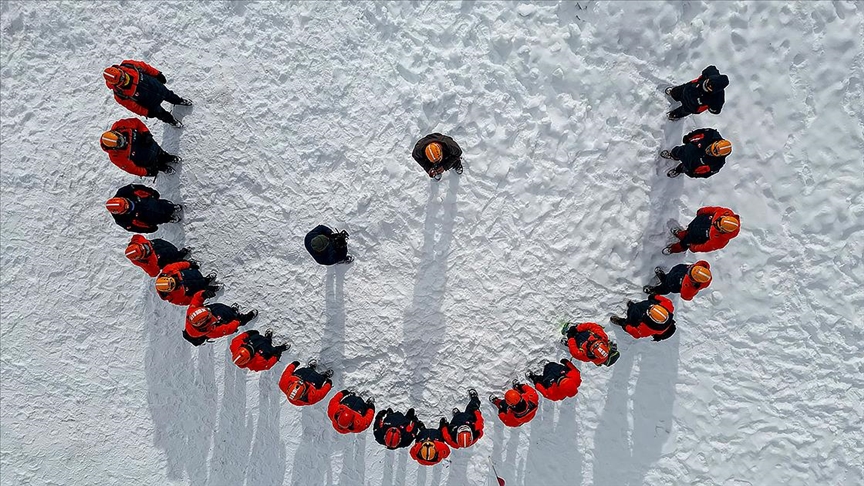 Birçok ilden gelen personele çığda arama kurtarma eğitimlerinin verildiği Van