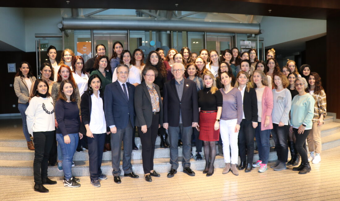 Gelişmiş toplumların kadın – erkek birlikte çalışarak bugünlere geldiğinin altını