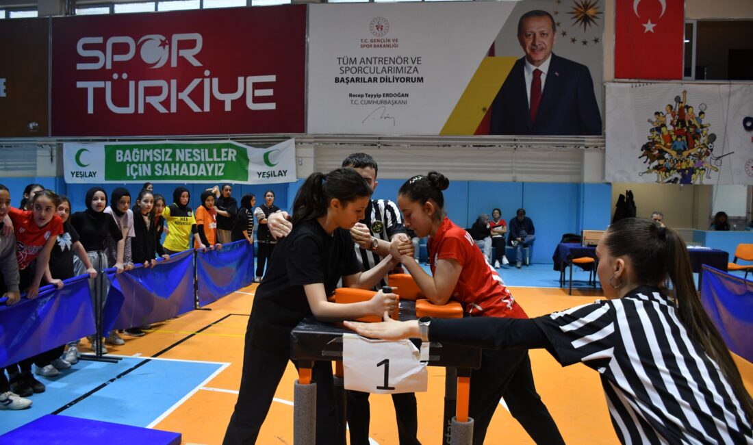 Afyonkarahisar’da düzenlenen Okul Sporları Yıldızlar Bilek Güreşi Müsabakaları tamamlandı. Çiğiltepe