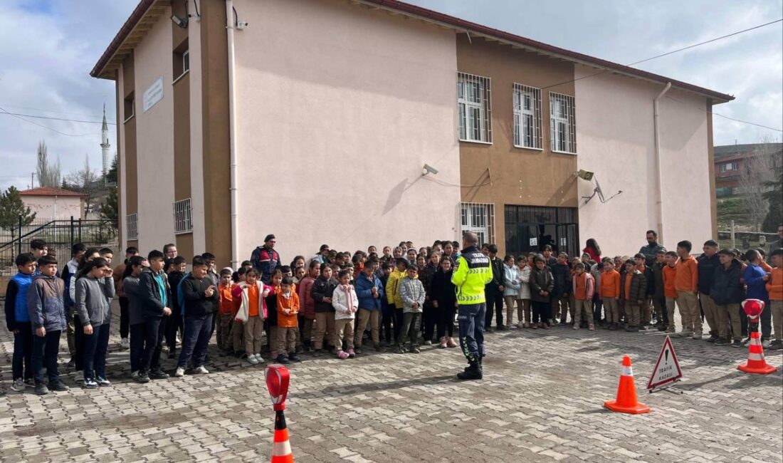 Afyonkarahisar İl Jandarma Komutanlığı ekipleri tarafından, Çobanlar ilçesinde öğrenci ve