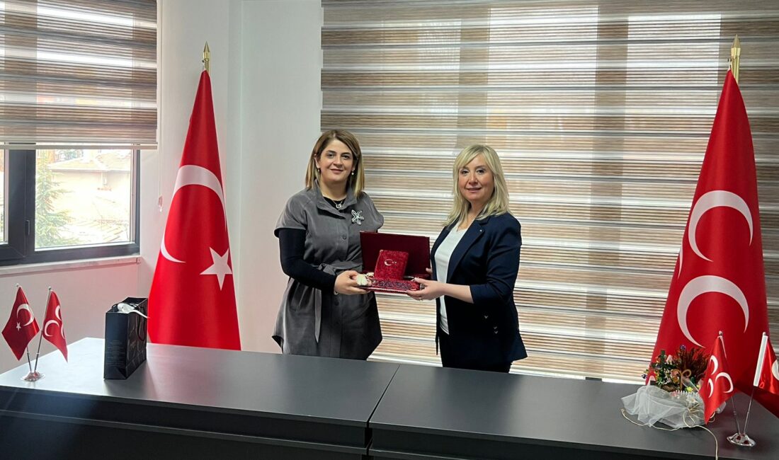 AK Parti Afyonkarahisar İl Kadın Kolları Başkanı Hülya Kalaycı ve