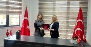 AK Parti Afyonkarahisar İl Kadın Kolları Başkanı Hülya Kalaycı ve