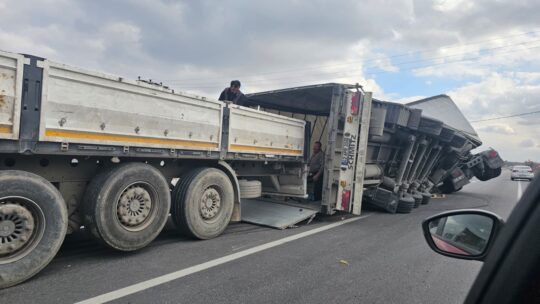 Afyonkarahisar’ın Emirdağ ilçesi ile Bolvadin ilçesini birbirine bağlayan karayolunda seyir