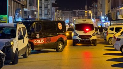 Afyonkarahisar’ın Erenler mahallesinde gece saatlerinde silahlı bir saldırı meydana geldi.