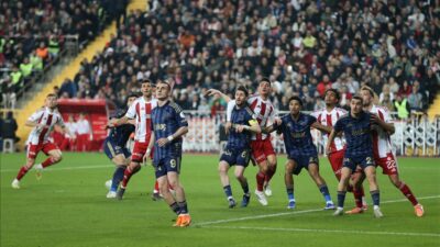 Trendyol Süper Lig'in 24. haftasında Hesap.com Antalyaspor ile Fenerbahçe 2-2