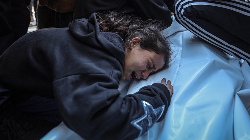 İsrail'in Gazze kentinin güneyindeki Zeytun Mahallesi'ne insansız hava aracı (İHA)