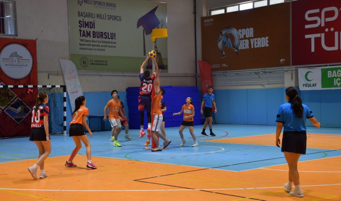 Afyonkarahisar’da düzenlenen Okul Sporları Korfbol Gençler Grup Müsabakaları, çekişmeli karşılaşmaların