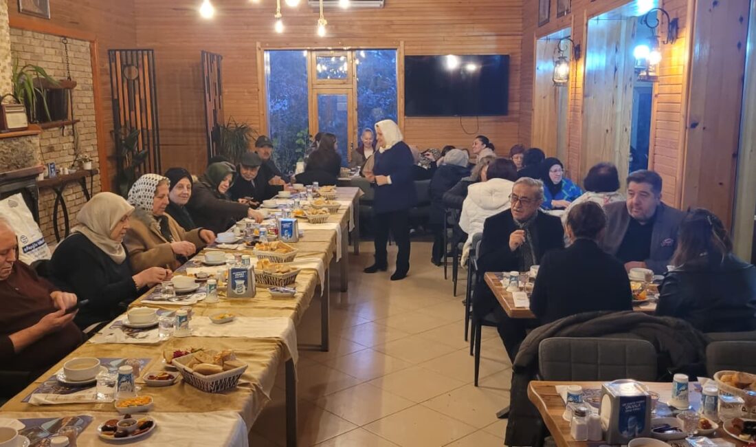 Gül Anneler Derneği tarafından düzenlenen iftar programı, yoğun katılımla gerçekleştirildi.