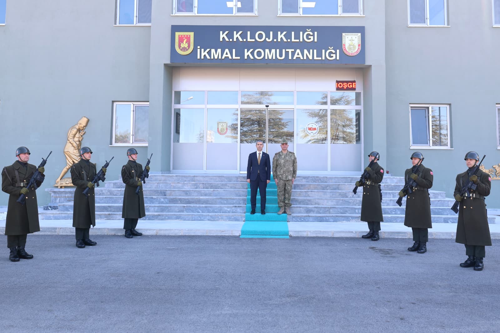 Afyonkarahisar Valisi Dr. Naci Aktaş, şehirdeki iadeiziyaretleri kapsamında İkmal ve