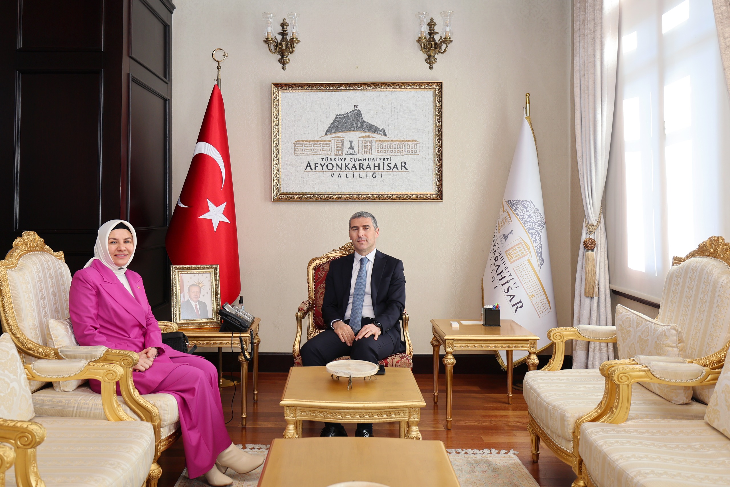 İçişleri Bakanlığı İller İdaresi Daire Başkanı Suna Üstüner, Vali Dr.