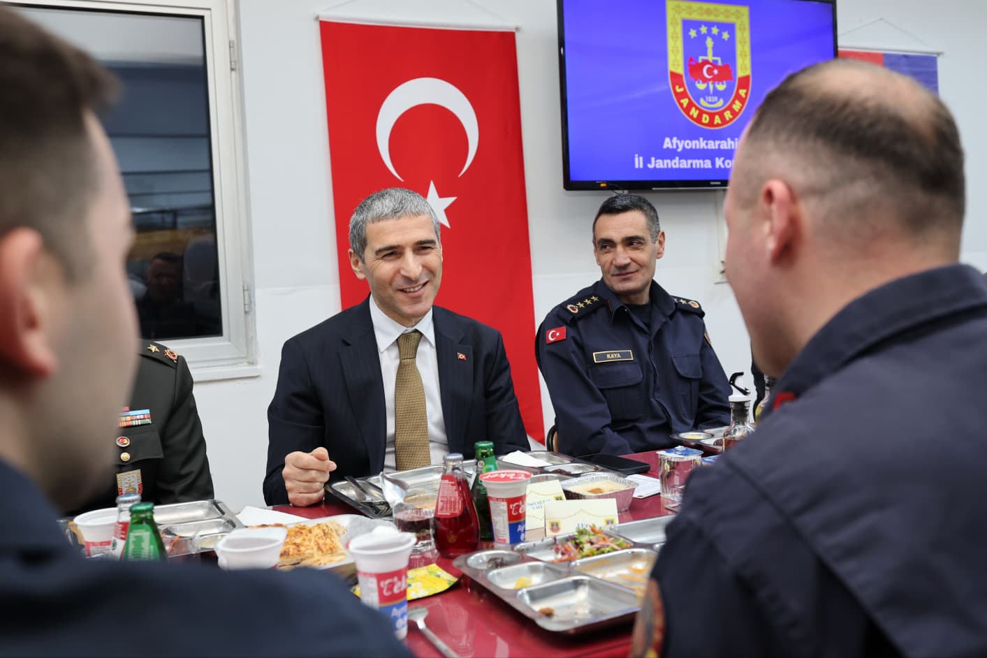 Afyonkarahisar Valisi Dr. Naci Aktaş, İl Jandarma Komutanlığı tarafından Cezaevi