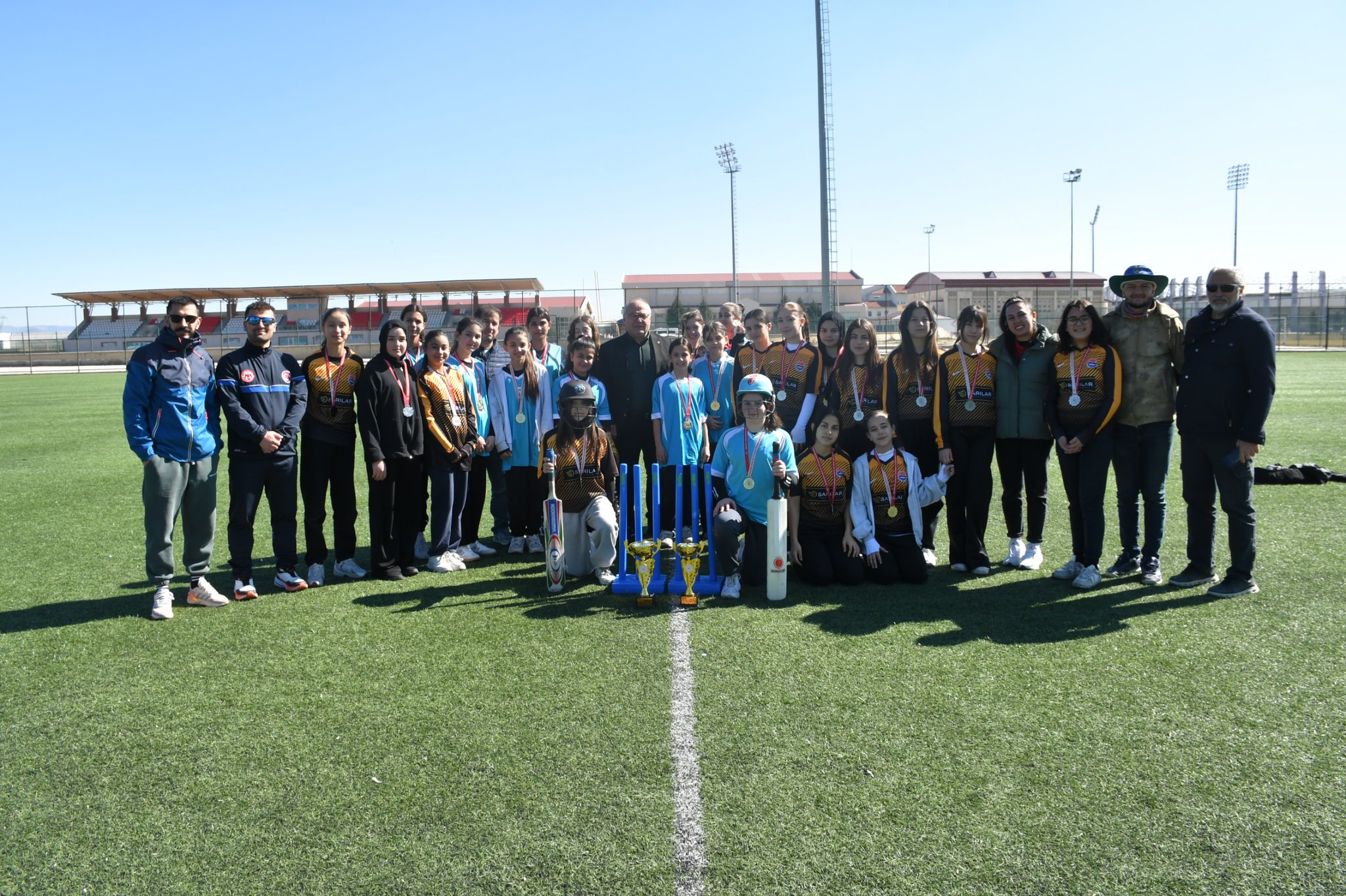 Afyonkarahisar’da okul sporları heyecanı kriket müsabakalarıyla devam etti. Kocatepe Spor