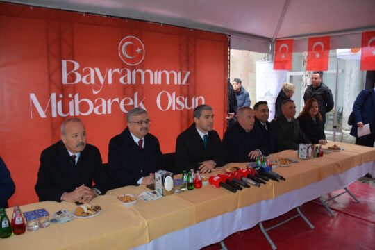 
Afyonkarahisar'da Ramazan Bayramı dolayısıyla bayramlaşma programı gerçekleştirildi.