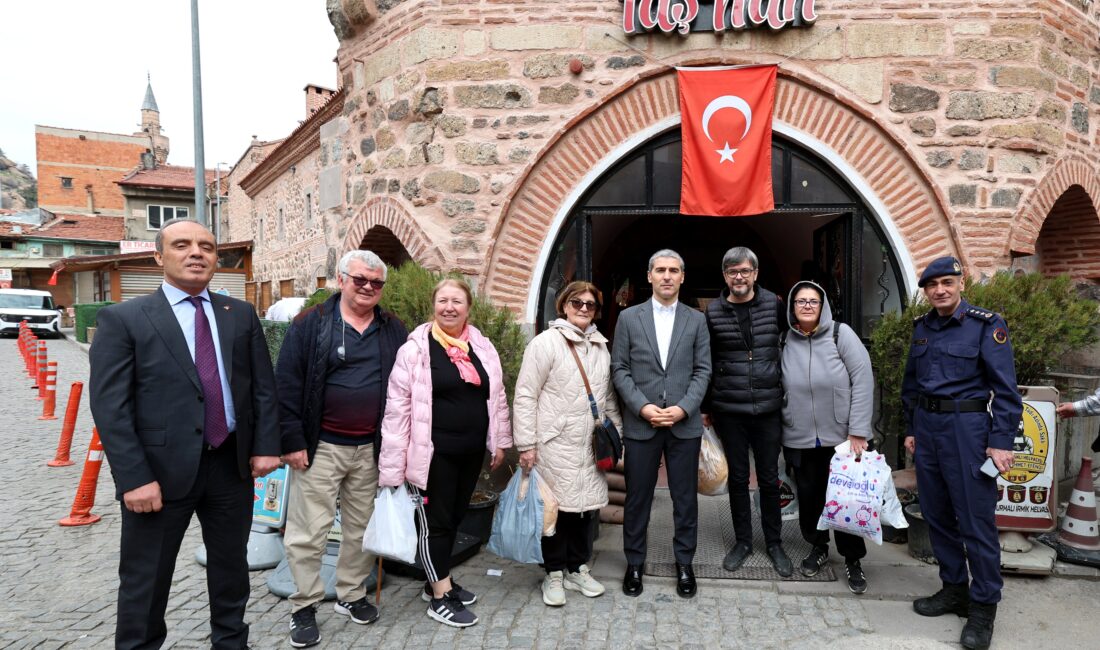 Afyonkarahisar Valisi Dr. Naci Aktaş, şehrin köklü ticaret merkezlerinden biri