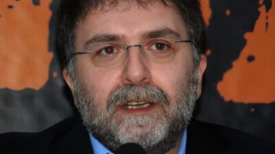 Hürriyet yazarı Ahmet Hakan, Karaman'da düzenlenen bir etkinlikte İstiklal Marşı'nın