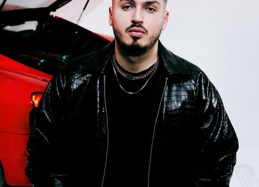 Müzik dünyasında "Blok3" adıyla tanınan ünlü rapçi Hakan Aydın ve