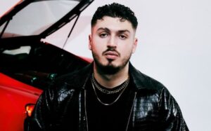 Müzik dünyasında "Blok3" adıyla tanınan ünlü rapçi Hakan Aydın ve