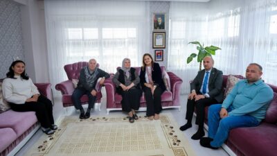 Afyonkarahisar Belediye Başkanı Burcu Köksal, şehit ailelerini yalnız bırakmıyor. Başkan