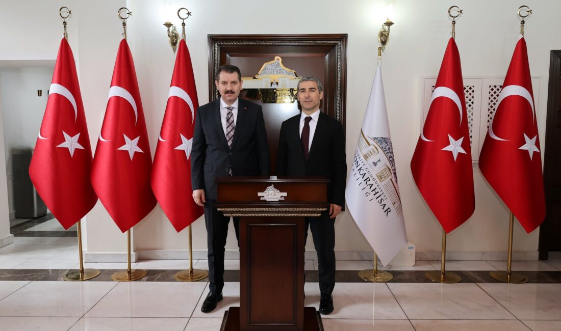 Milli Savunma Bakan Yardımcısı Salih Ayhan, Afyonkarahisar Valiliği’ne gerçekleştirdiği ziyarette,