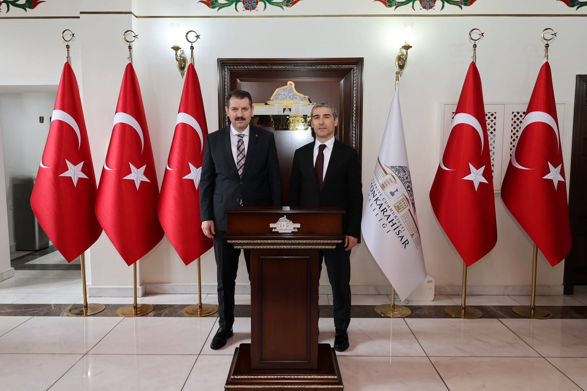 Milli Savunma Bakan Yardımcısı Salih Ayhan, Afyonkarahisar Valiliği’ne gerçekleştirdiği ziyarette,