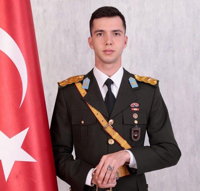 Türk Silahlı Kuvvetleri'nden (TSK) ilişiği kesilen Teğmen İzzet Talip Akarsu'nun,