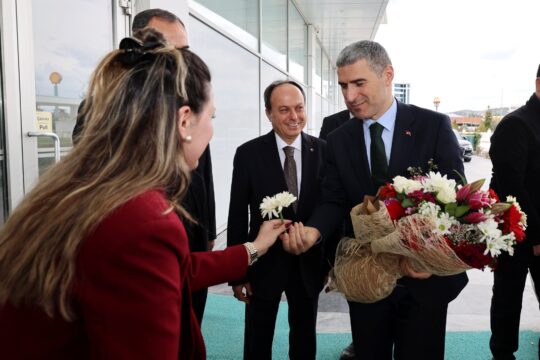 Afyonkarahisar Valisi Dr. Naci Aktaş, şehrin ekonomik kalkınmasında kilit rol