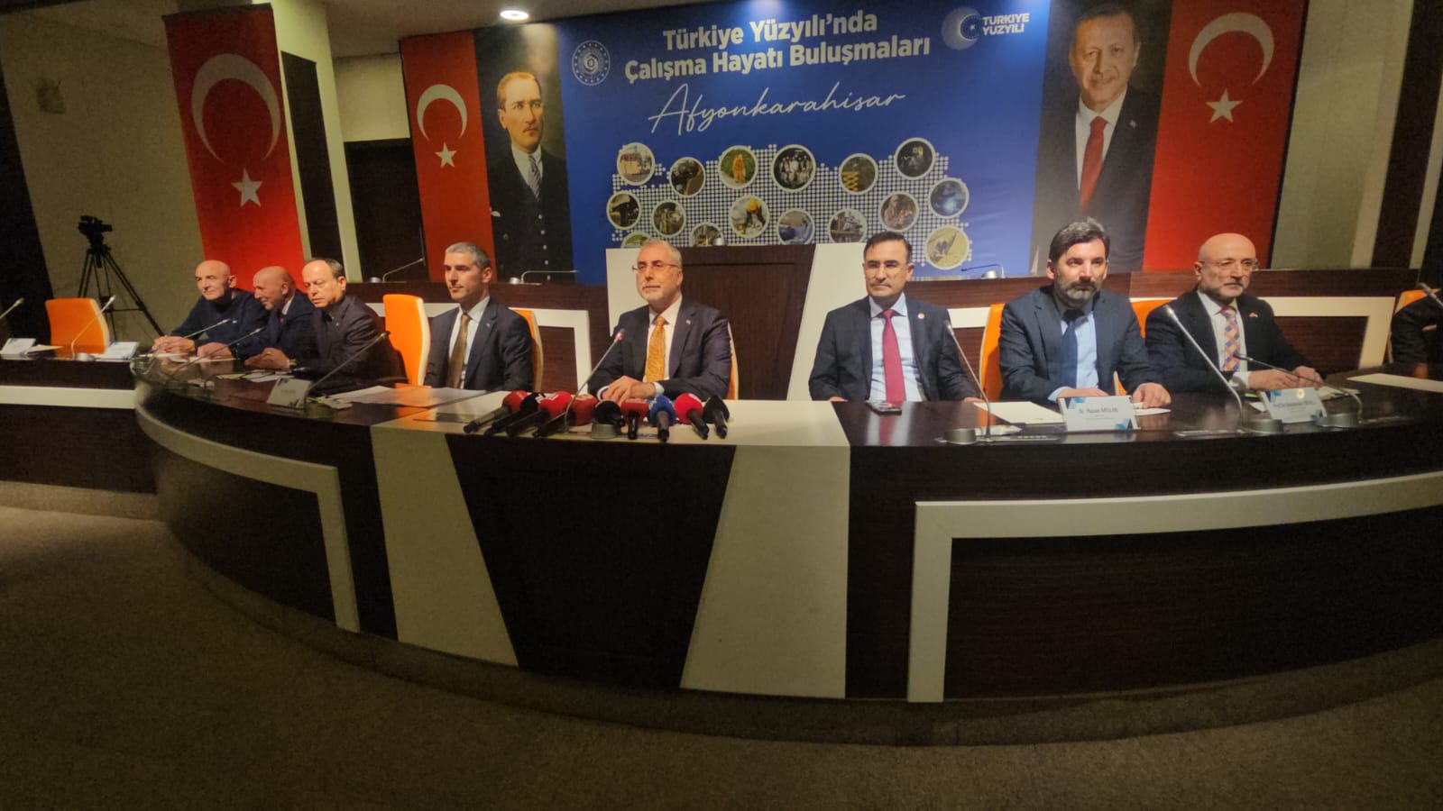 Türkiye Yüzyılında Çalışma Hayatı Buluşmaları kapsamında Afyonkarahisar’a gelen Çalışma ve