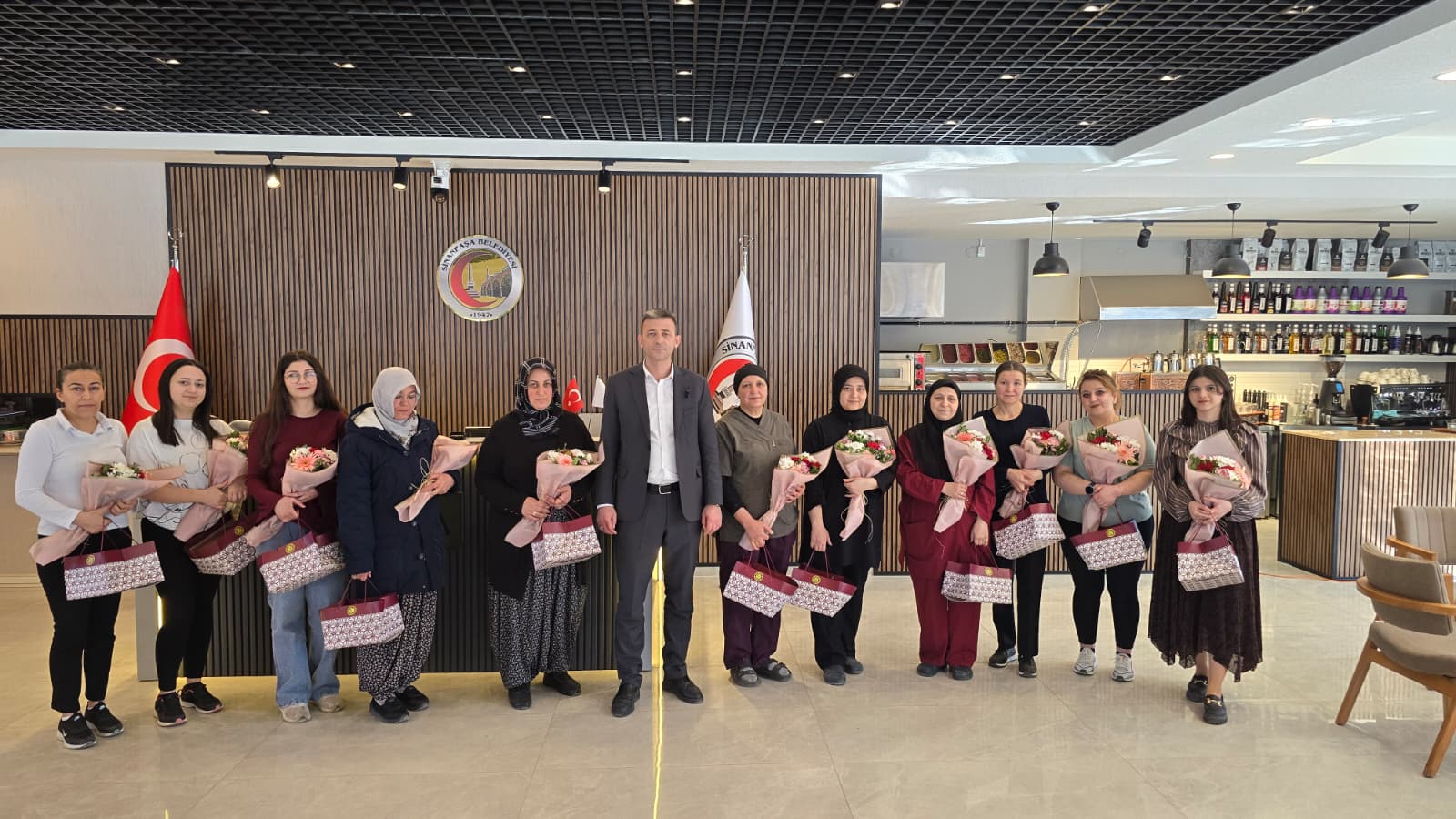 Sinanpaşa Belediye Başkanı Tolga Yıldırım, 8 Mart Dünya Kadınlar günü