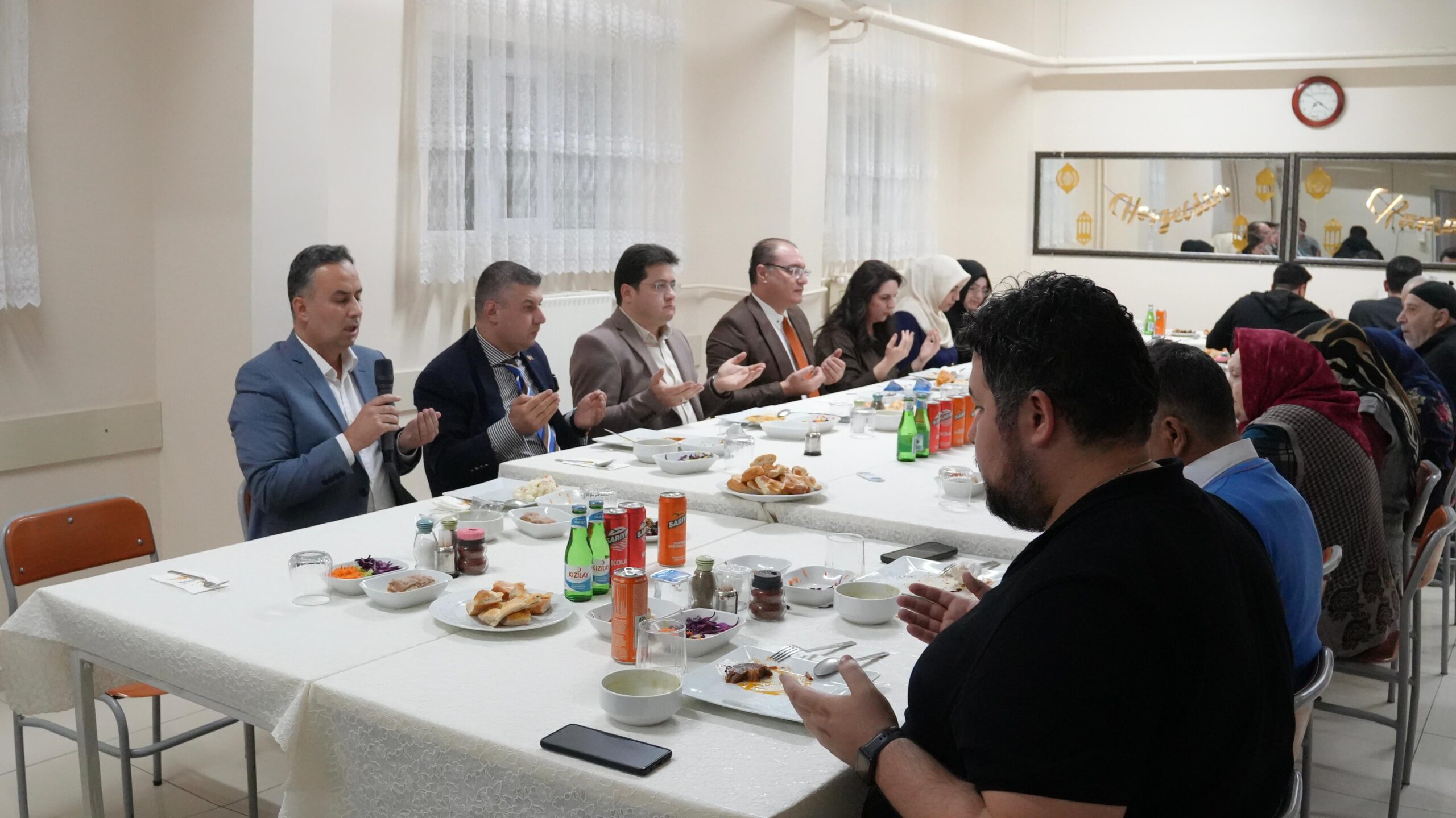 Bolvadin’de Ramazan ayının manevi atmosferi, huzurevinde düzenlenen iftar programında anlamlı