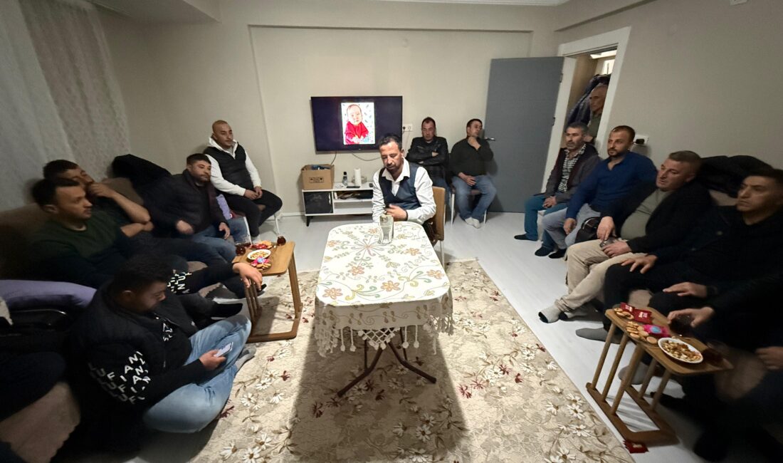 Afyonkarahisar’ın Sinanpaşa ilçesine bağlı Tınaztepe beldesinde yaşayan Öztürk ailesi, SMA