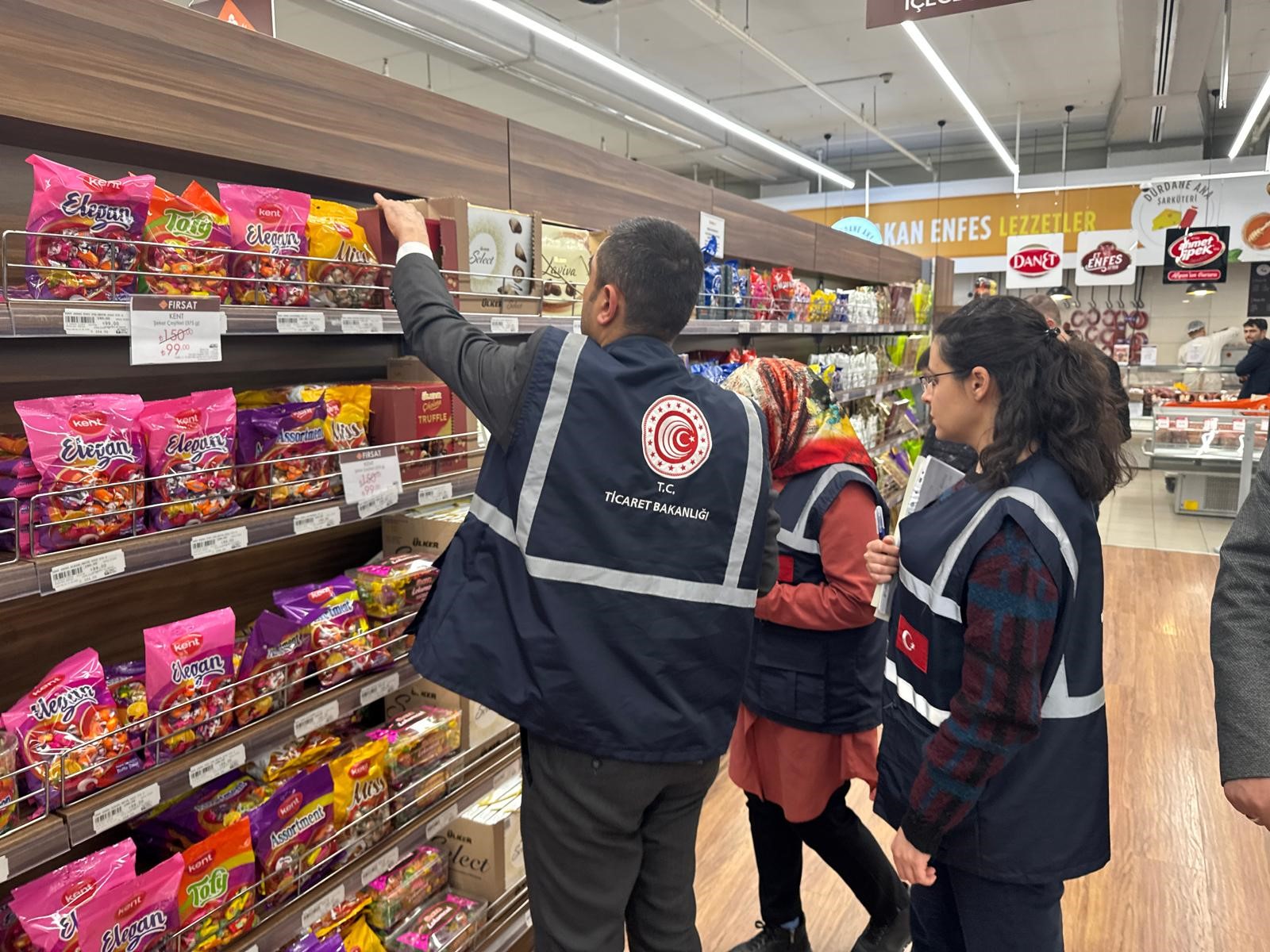 Yaklaşan Ramazan Bayramı öncesi denetimlerini sıklaştıran Afyonkarahisar İl Ticaret Müdürlüğü