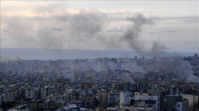 Lübnan'ın doğusunda havadan indirme yaparak Nebi Şit kasabasına doğru ilerlemeye