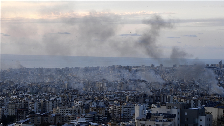Lübnan'ın doğusunda havadan indirme yaparak Nebi Şit kasabasına doğru ilerlemeye