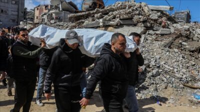 İsrail ordusunun Gazze Şeridi'nin güneyindeki Han Yunus kentinde insansız hava