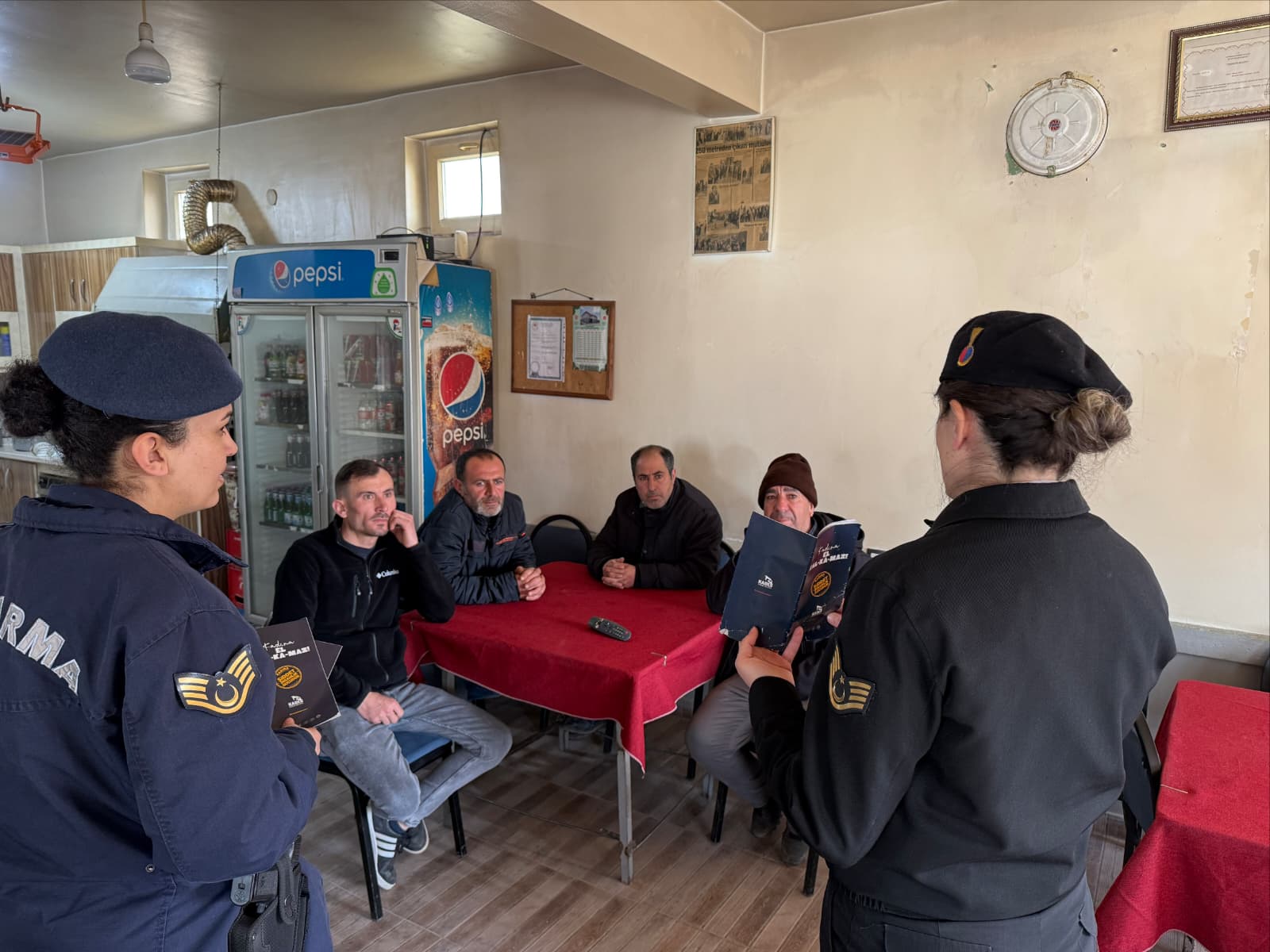 Afyonkarahisar İl Jandarma Komutanlığı tarafından Bayat ve Şuhut ilçelerinde vatandaş