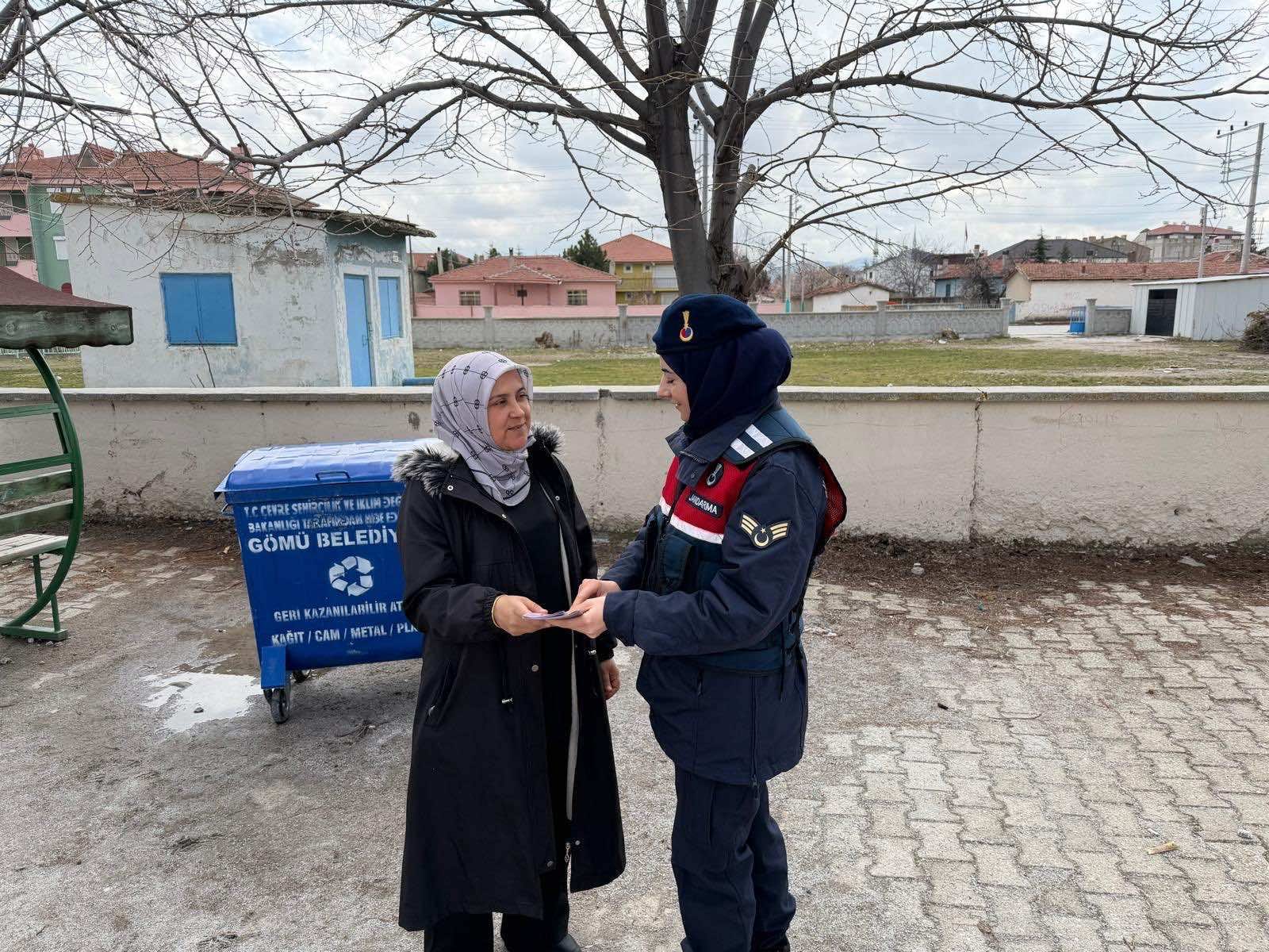 Afyonkarahisar İl Jandarma Komutanlığı ekipleri, Emirdağ’da toplum destekli faaliyetler kapsamında