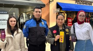 Afyonkarahisar İl Emniyet Müdürlüğü ekipleri, kentteki alışveriş merkezlerinde vatandaşlara yönelik