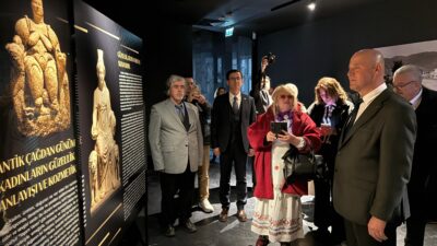 Afyonkarahisar Müzesi, 8 Mart dolayısıyla hazırlanan özel bir sergiyle ziyaretçilerini