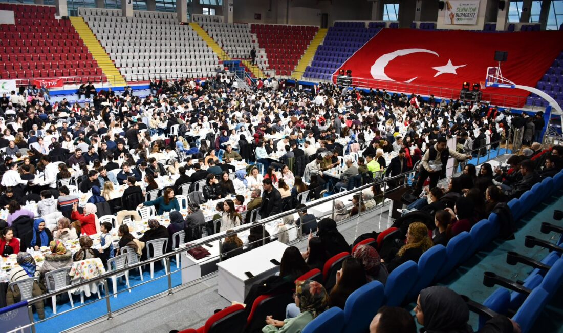 Afyonkarahisar Prof. Dr. Veysel Eroğlu Spor Salonu’nda gerçekleştirilen “Kampüs İftarları