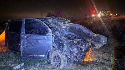 Afyonkarahisar'da kontrolden çıkarak yol kenarındaki ağaca çarpan kamyonette 4 kişi