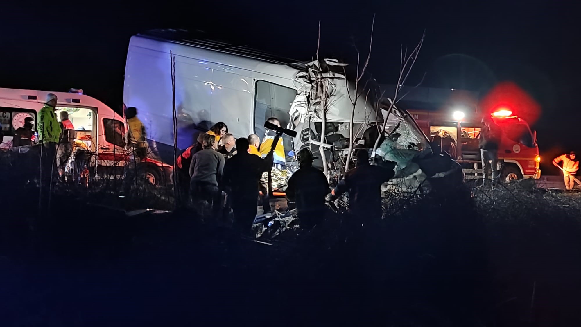 Edirne'nin Keşan ilçesinde meydana gelen trafik kazasında tırın dorsesine arkadan