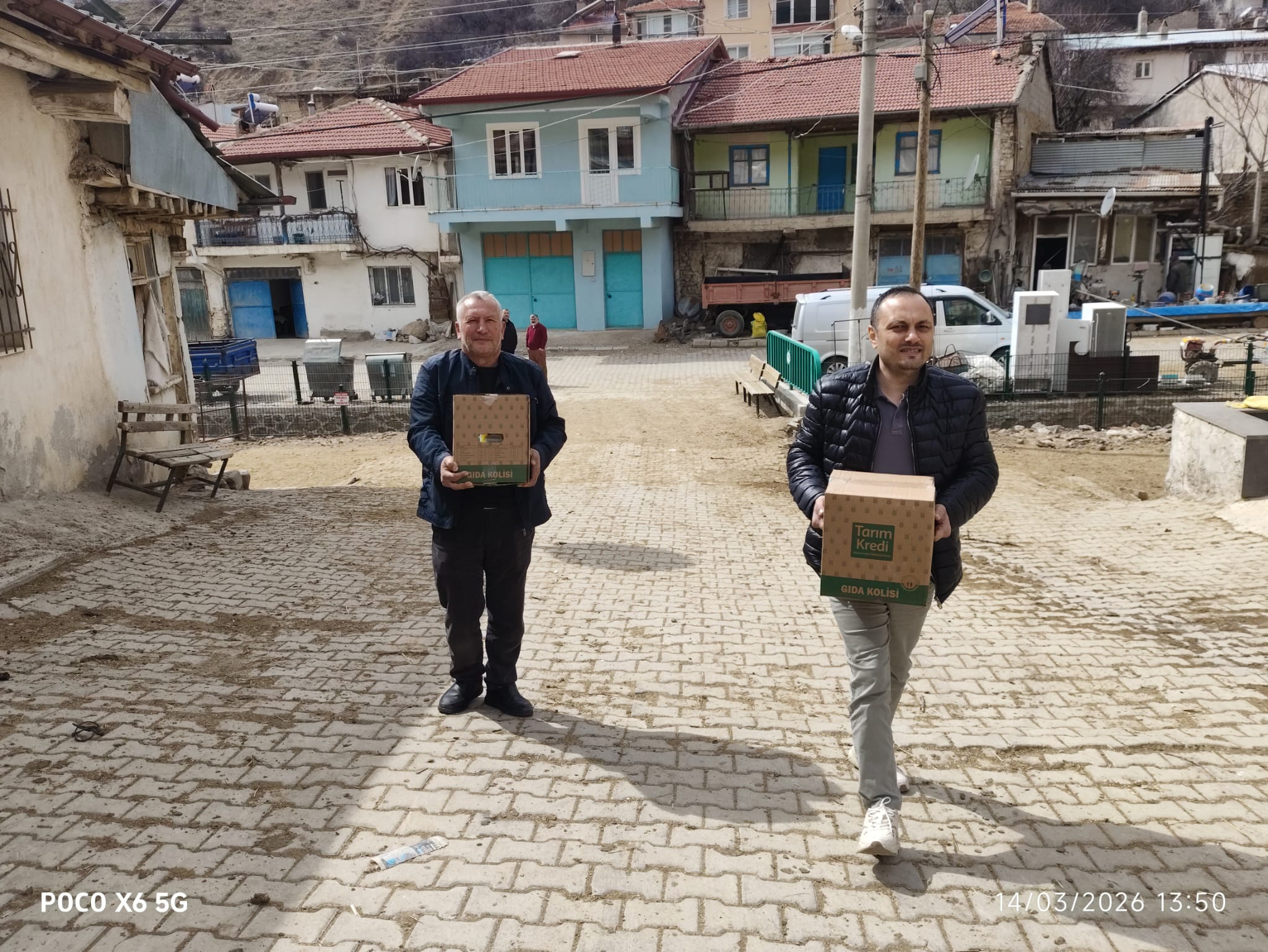 Karahisar Yörükler Derneği, ihtiyaç sahibi ailelere yönelik yardım çalışmalarını sürdürüyor.
