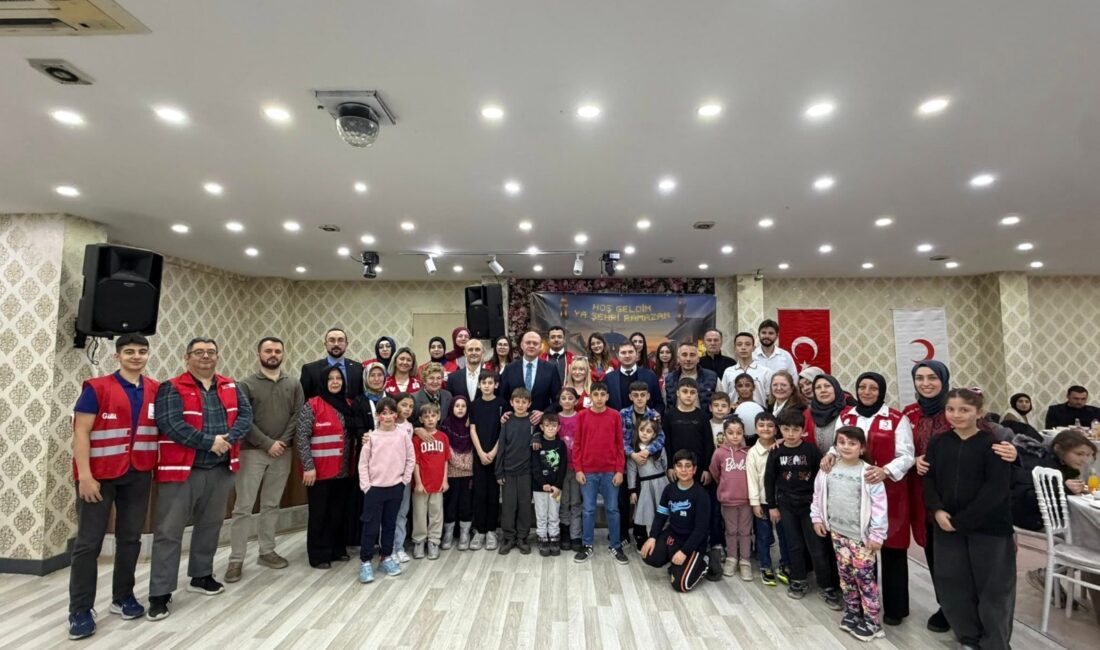 Türk Kızılay Afyonkarahisar İl Merkezi iftar sofrasında bir araya geldi.