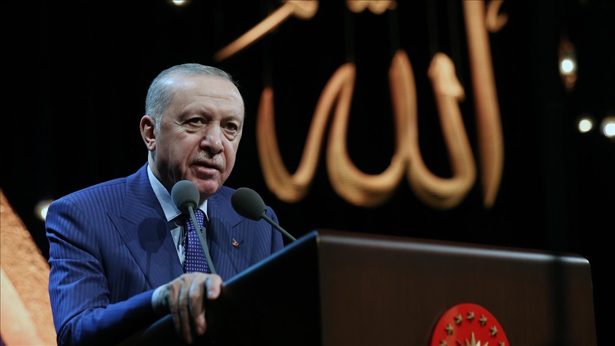 Cumhurbaşkanı Recep Tayyip Erdoğan, "Alemlerin Rabb'inden umudumuzu asla kesmeyeceğiz. Bizi
